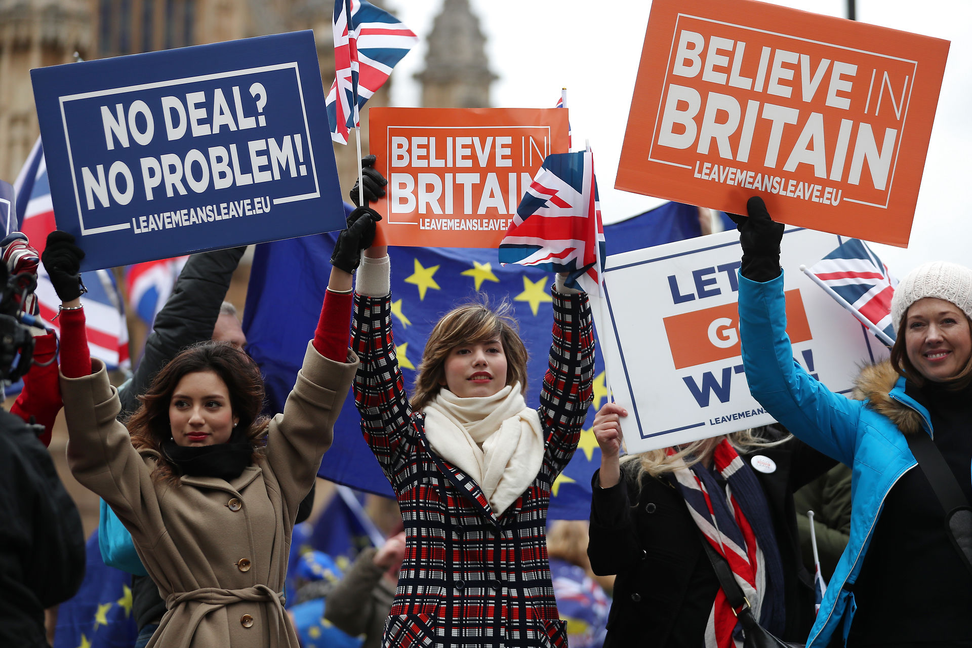 Viðhaldsfólk fyri Brexit uttanfyri Westminster fyrr í ár. Mynd: Ritzau / Scanpix