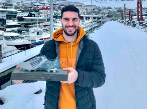 Tað verður ikki fyrr enn stutt undan dystarbyrjan í Runavík, at tað verður greitt, um toppskjúttin í føroyskum fótbólti í fjør og besti málskjúttin higartil í ár, Uros Stojanov, verður førur fyri at spæla