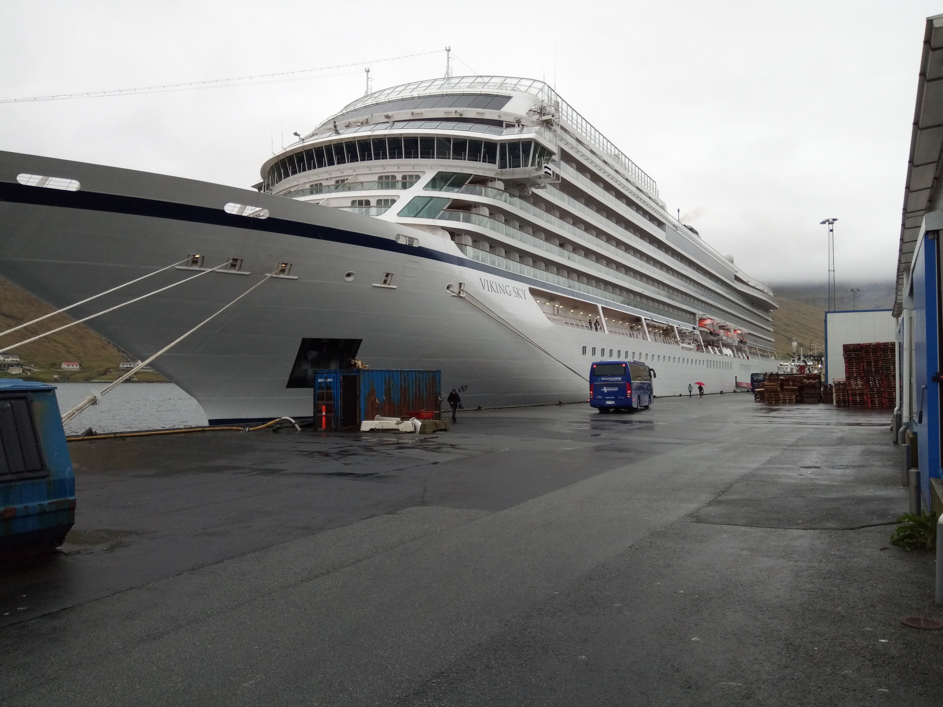 Viking Sky er 228,2 metrar langt og 28,8 metrar breitt (Myndir: Bjørg Jacobsen)