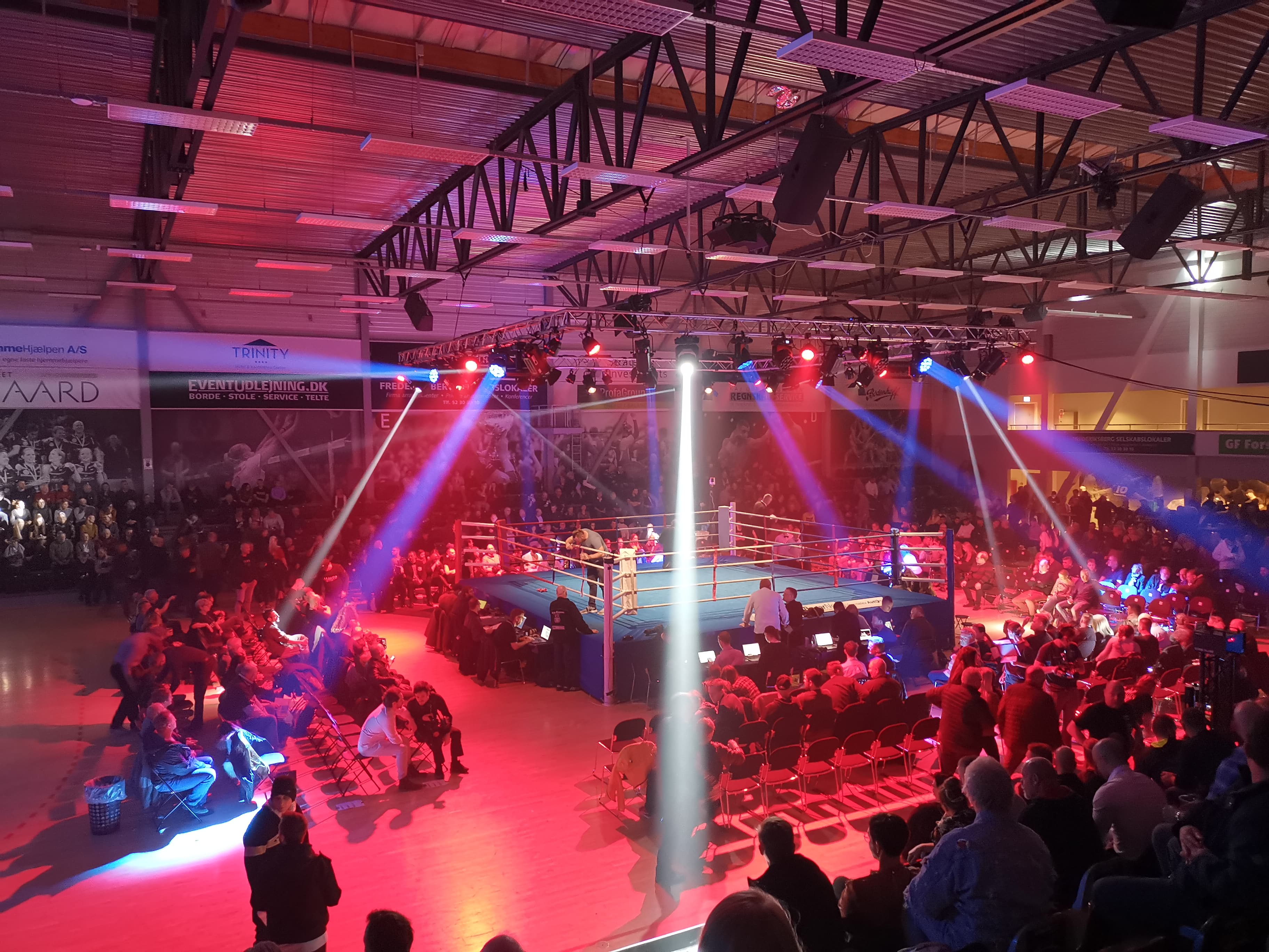 Hetta er ringurin, sum Sarah skal í seinni í kvøld