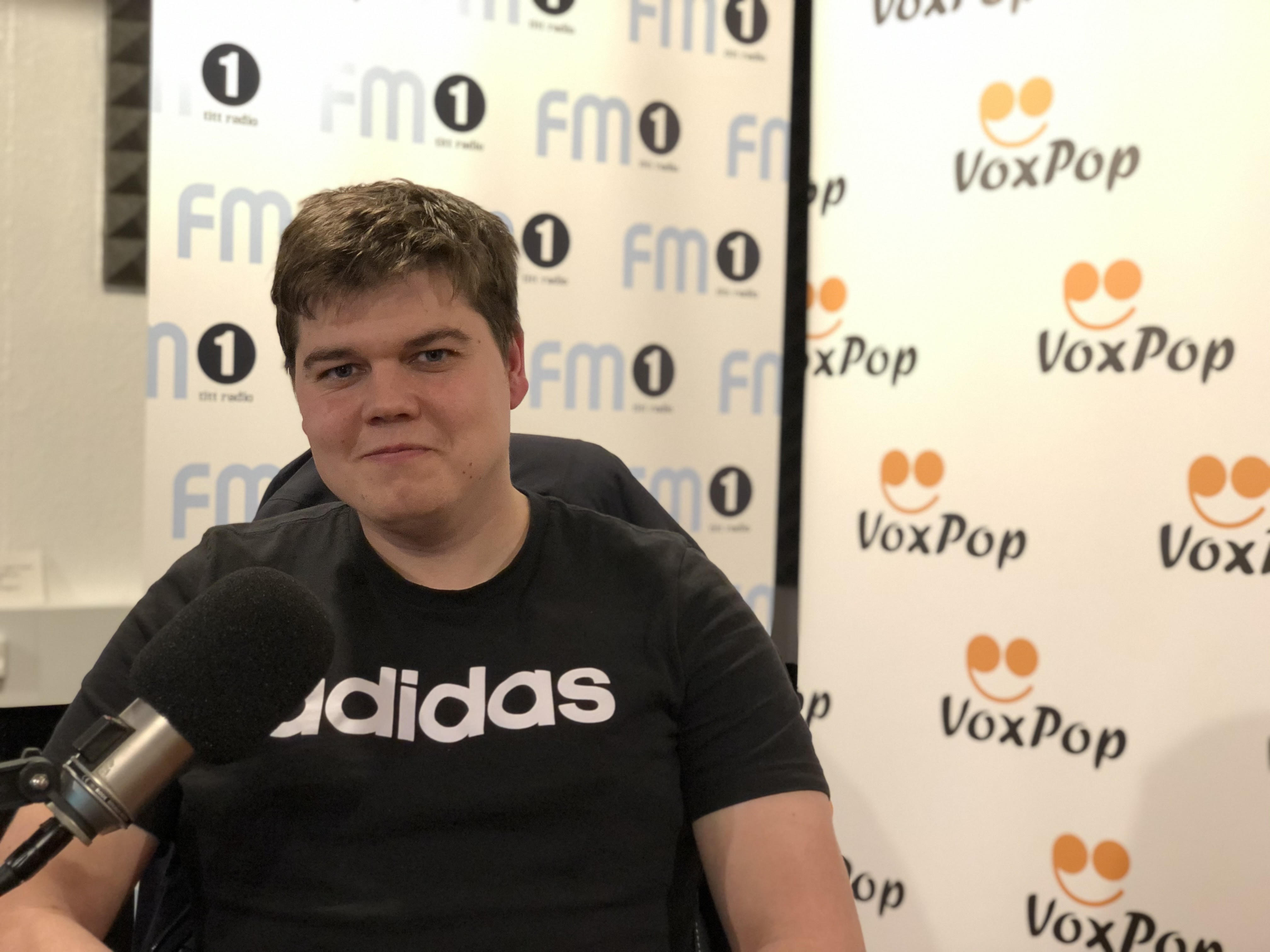 Ítróttarskrivarin hjá Portalinum, Agnar Prestá var gestur í Fótbóltspanelinum á FM1 seinnapartin (Mynd: Tróndur Arge)