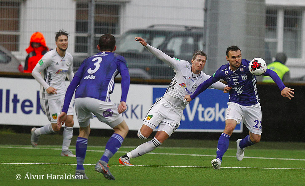 10 altjóða veddingarfyritøkur vænta ein javnan dyst millum B36 og KÍ á ovara vølli í Gundadali í Havn klokkan 15 í dag