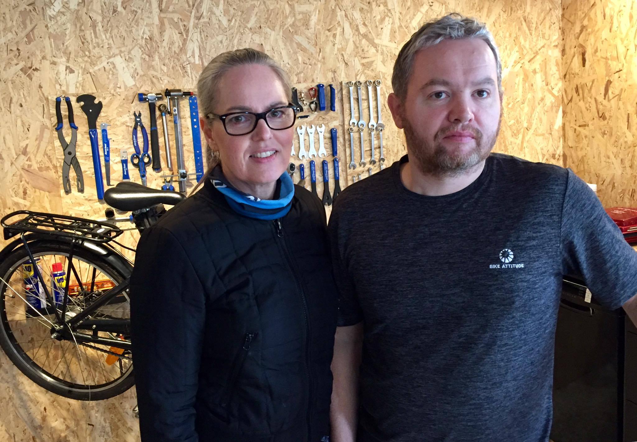 Berit Petersen og Bartal í Gongini frá Outdoor & Rent a Bike vóru gestir í sendingini "Spurin" á FM1 seinnapartin (Mynd: Petur Zachariassen)