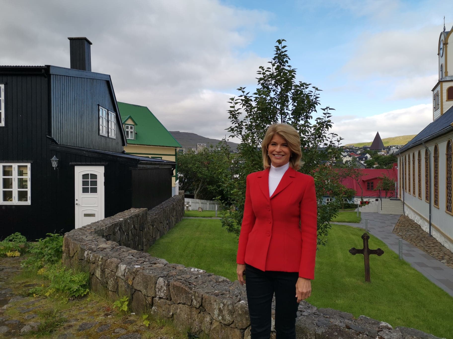 Carla Sands hevur verið í Føroyum fleiri ferðir - seinast var í summar 2020