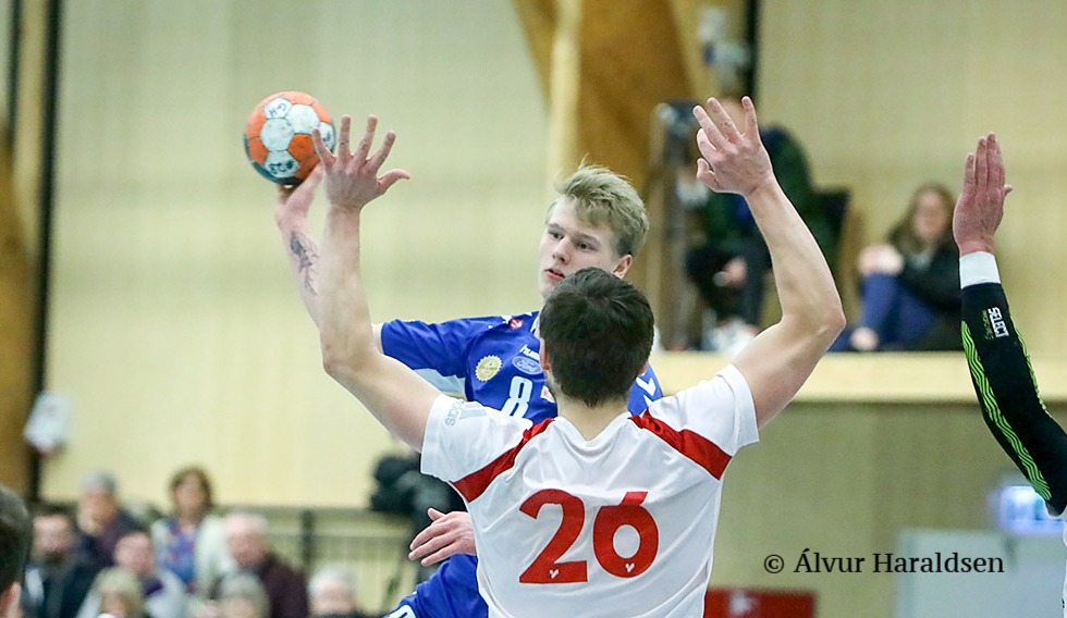 Dánjal Ragnarsson skoraði ikki færri enn 14 mál tá Neistin vann greitt 35-27 (19-11) á StÍF á heimavølli í dag