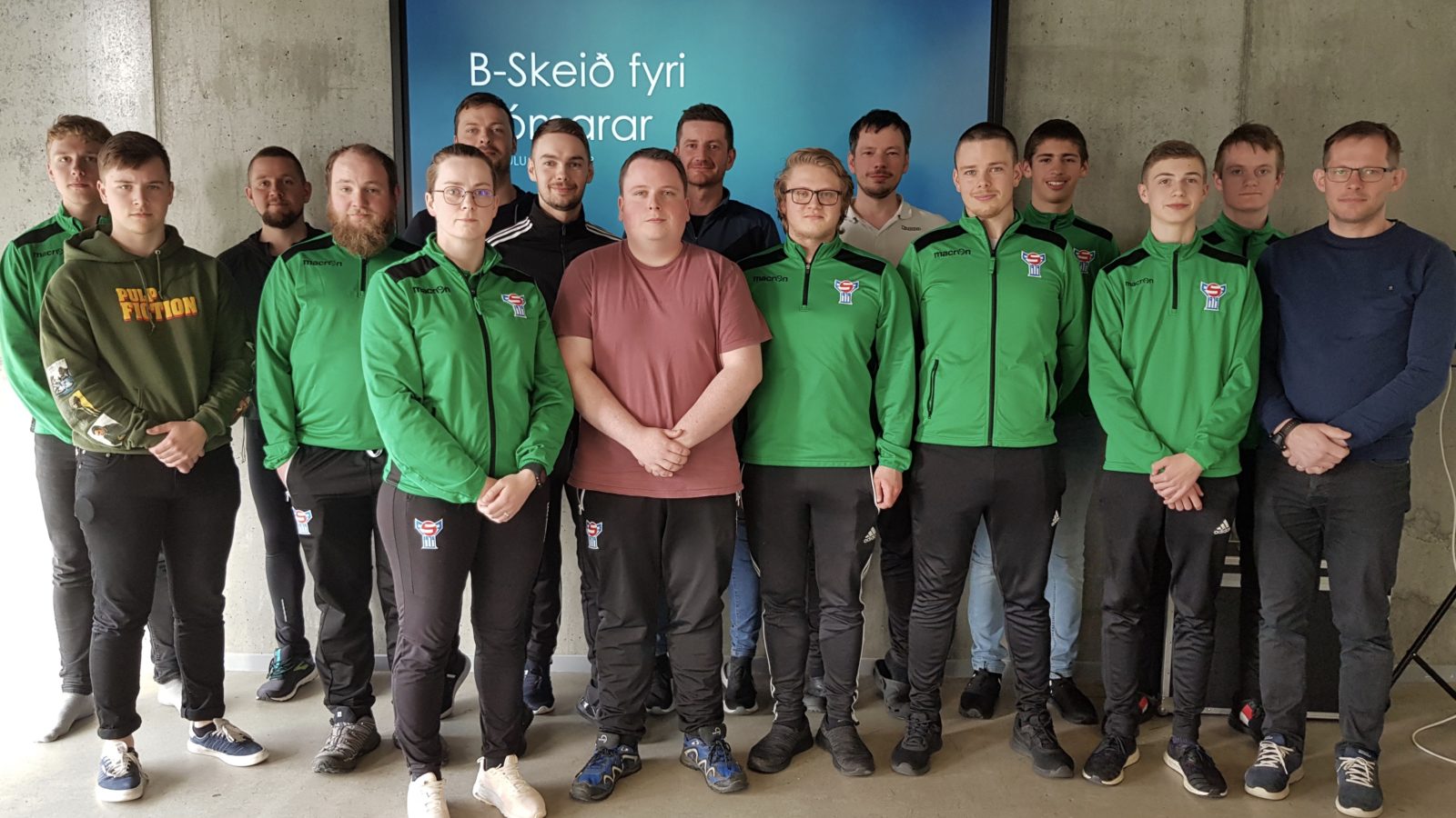 Tey 16, ið luttóku á B-dómaraskeiðnum - Mynd: www.FSF.fo