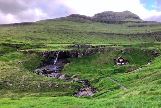 - Henda útstykking er í tráð við nýggja bústaðarpolitikkin, siga tey í Fuglafjarðar kommunu.