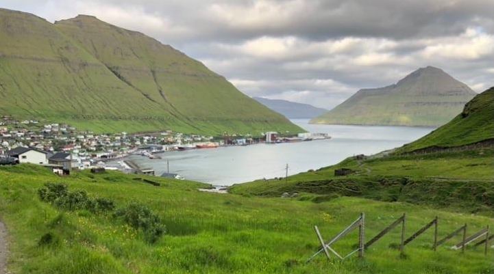 Økið við Innandalsveg, har komandi útstykkingin verður, liggur upp at sera náttúruvøkrum øki.