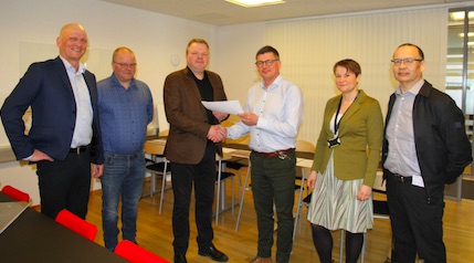 Her er avtalan millum partarnar undirskrivað.