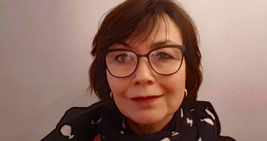 Marianne Lynge Krog, sum er fødd í 1966, hevur røtur í Qaqortoq, men hevur búð í Danmark í fleiri ár.