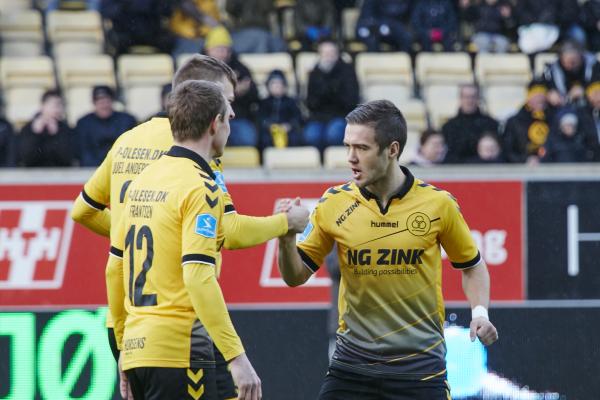 Hallur Hansson skoraði tvey mál fyri AC Horsens móti Brøndby