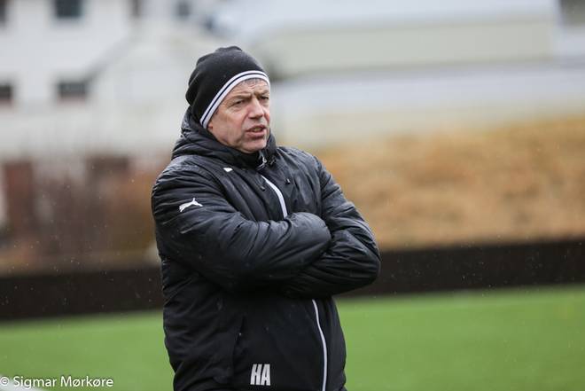 Heðin Askham vil ikki hoyra talan um ein føroyskan landsliðsvenjara, ið hevur søkt starvið. Komandi landsliðsvenjarin skal headhuntast (Savnsmynd)