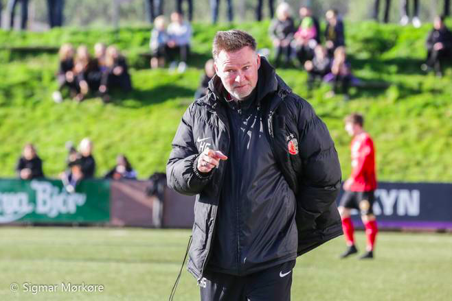 Mynd: (Álvur Haraldsen) Heimir Guðjónsson stendur frammanfyri síni størstu avbjóðing sum venjari hjá HB í ár