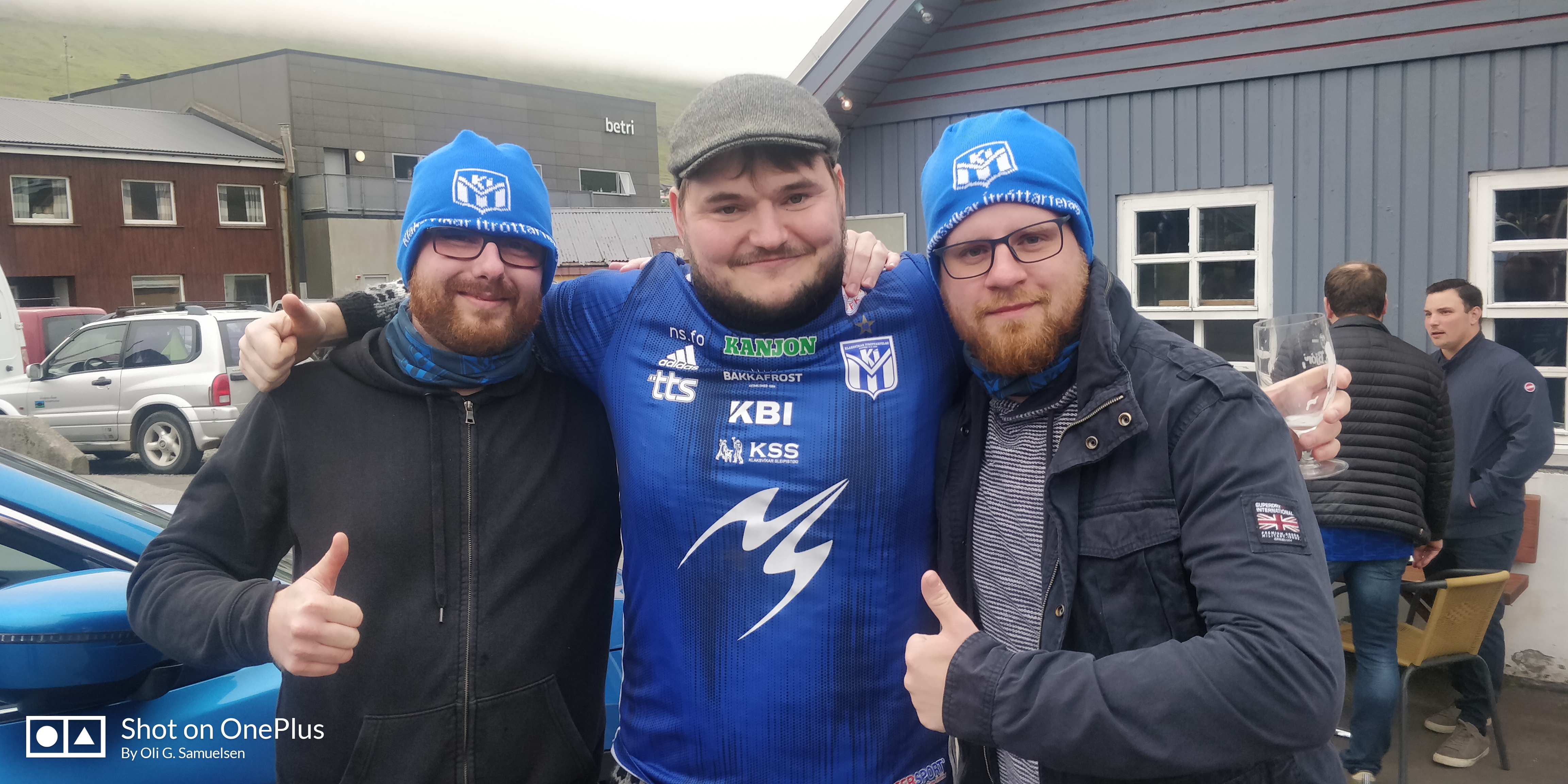 Heri Signar Nolsøe saman við tveimum týskum KÍ-fjepparum, Valentin Nolden og Denis Halbe (Mynd: Óli G. Samuelsen)