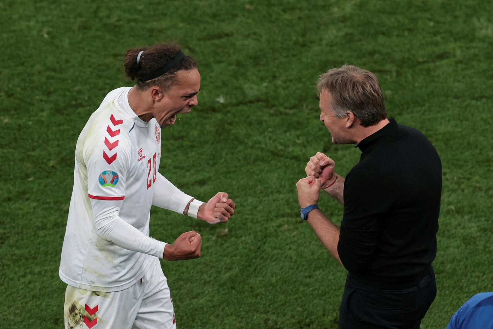 Kasper Hjulmand saman við Yusuf Poulsen