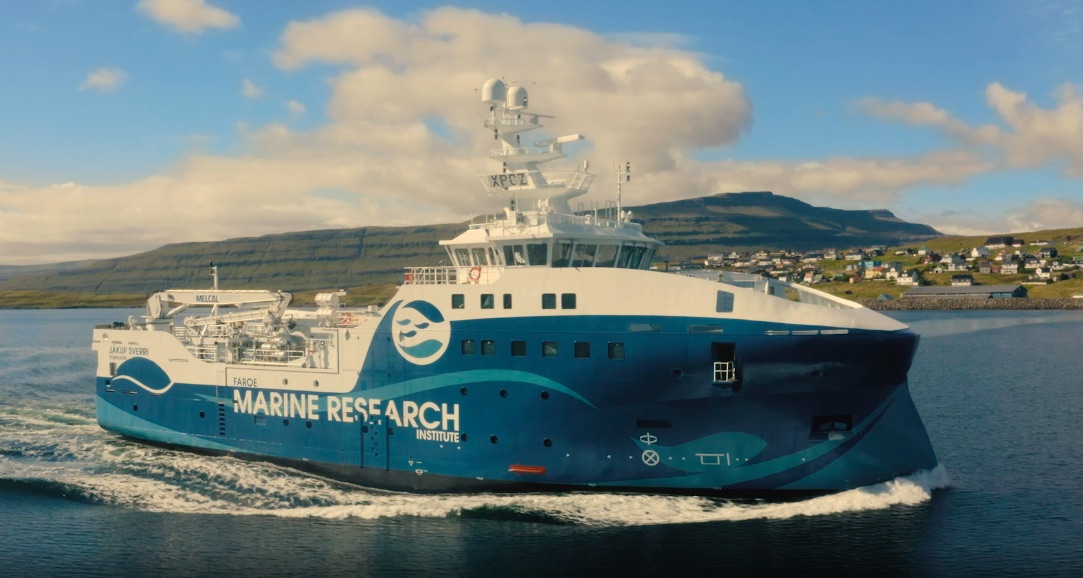 Við at trýsta á leinkjuna niðast í greinini sært tú Jákup Sverra í sigling.