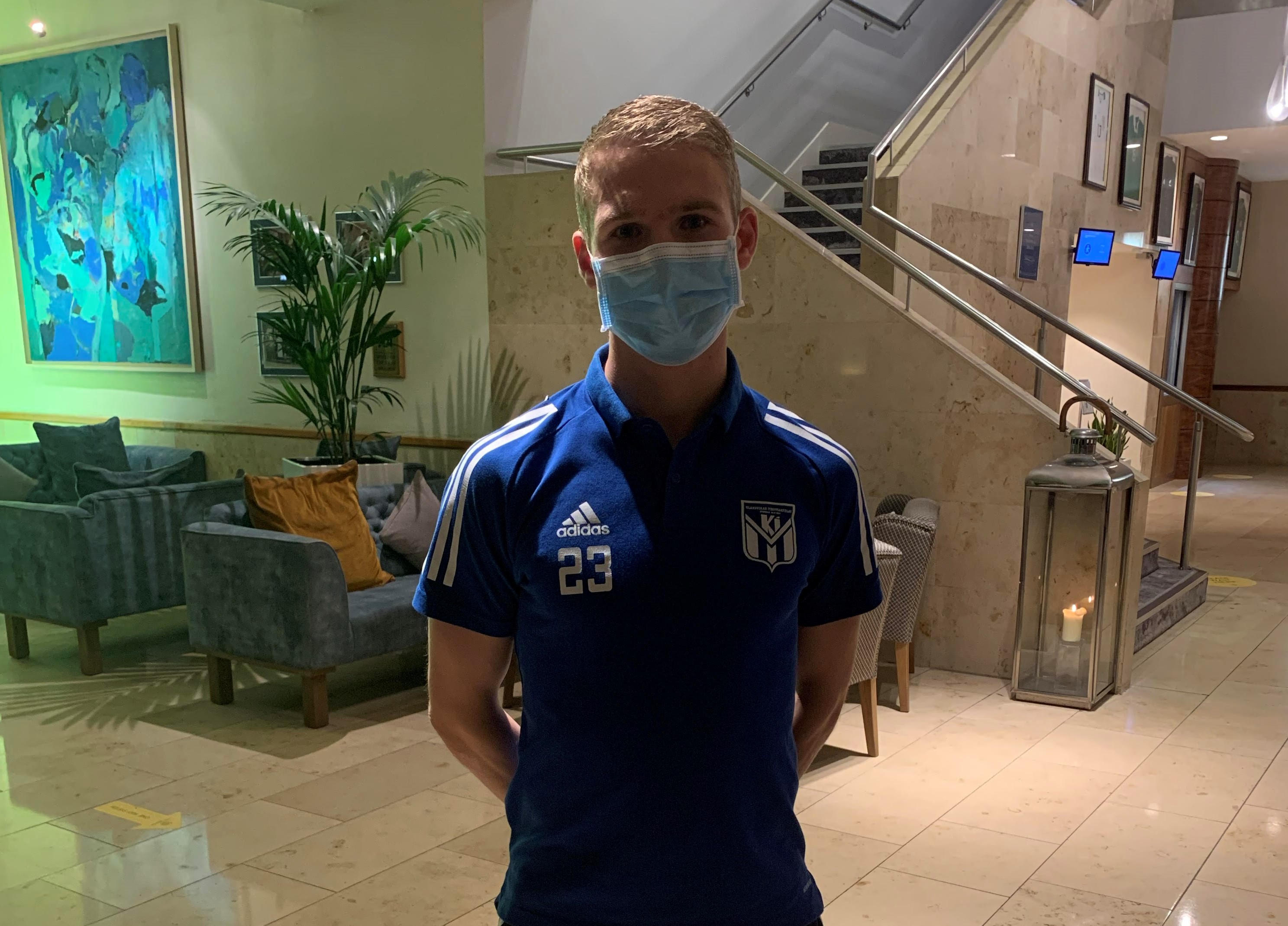 Myndin reportarin hjá FM1, Petur Asbjørn Lervig tók av Jóannes K. Danielsen á gistingarhúsinum í Dublin