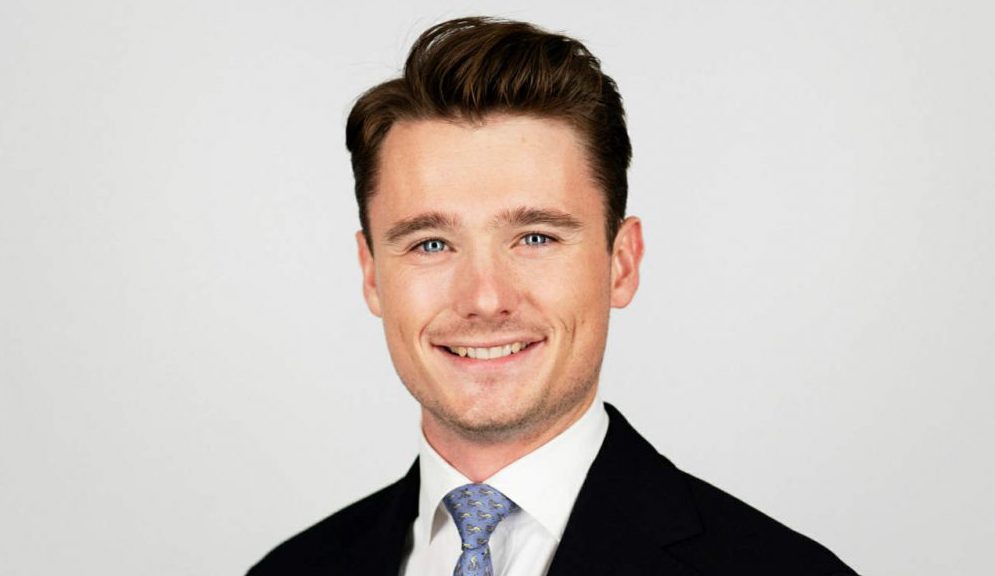 Christopher Robin Vinter, heldur, at tað serliga eru trý feløg, sum kunnu keypa Grieg í Hetlandi.