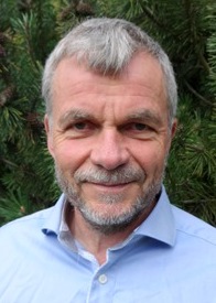 - Covid-19 trupulleikin úti í heimi er ikki vorðin minni, sigur Henrik L. Hansen.