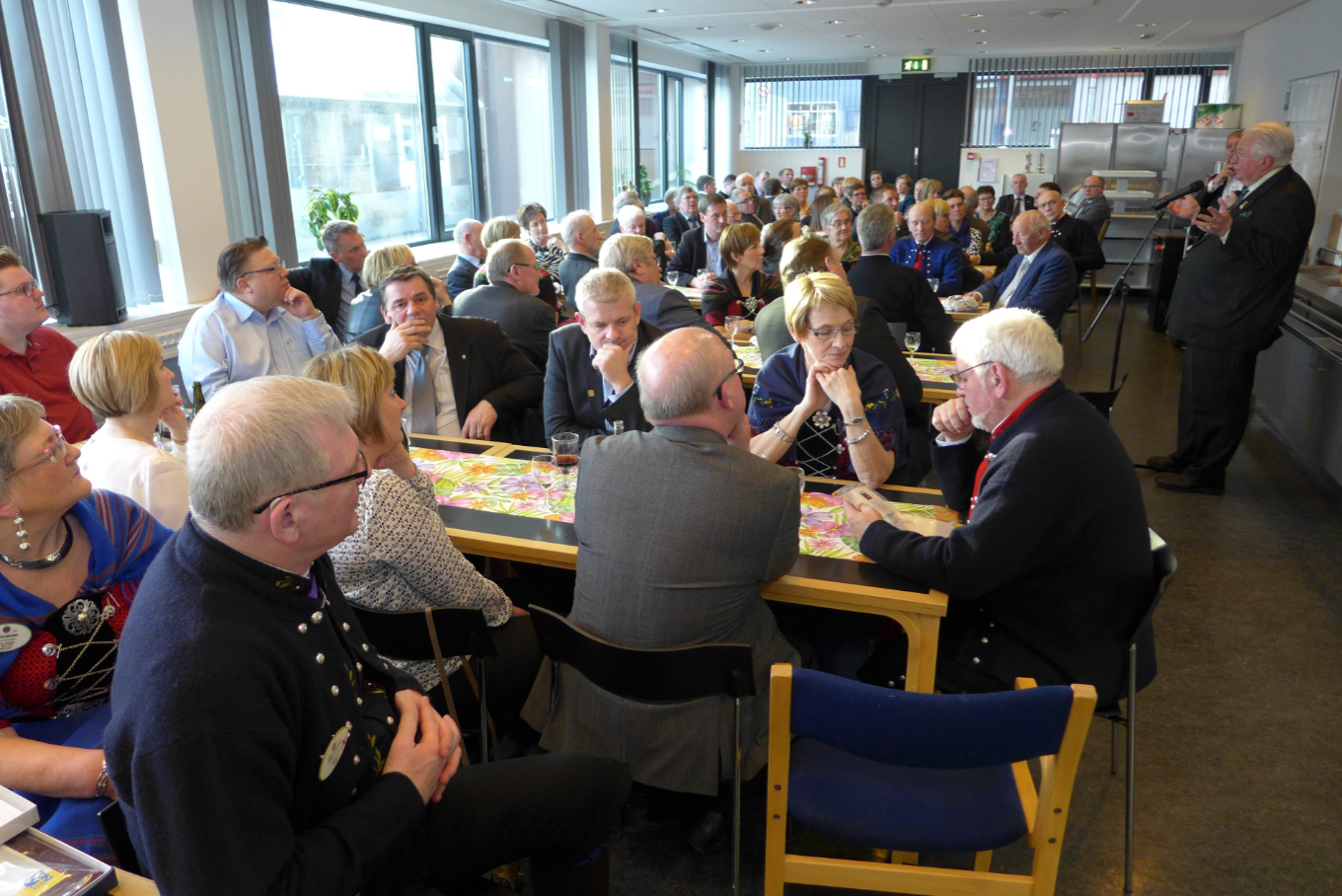 Distriktsfundurin hjá Lions Club, sum verður í Føroyum um vikuskiftið, er størsta einstaka tiltakið, Lions Club í Føroyum hevur verið vertur fyri. Myndin varð tikin, tá ið altjóða Lions-forsetin, Barry Palmer, vitjaði fyri 5 árum síðan