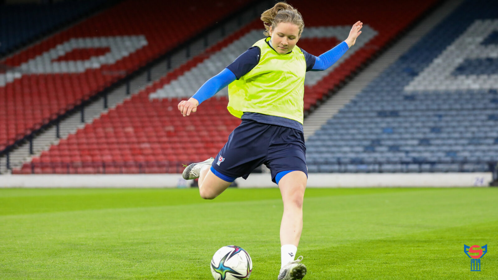 Jensa Kannuberg Tórolvsdóttir til venjing á Hampden Park - mynd: Bjarni Enghamar