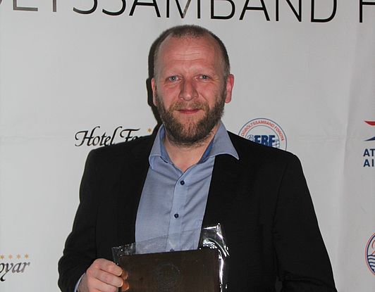 Óli G. Samuelsen sigur frá landsliðsflogbólti á FM1 í morgin frá klokkan 11 til 13.30, og aftur frá klokkan 17.