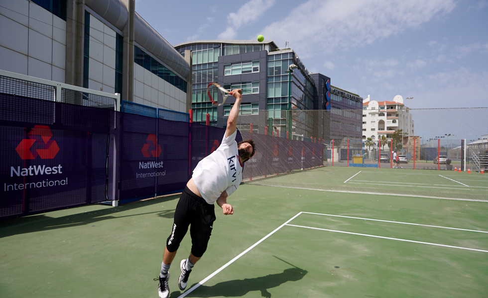 Pætur M. Dahl tapti 0-2 (4-6 og 2-6) í innleiðandi umfarinum í einmansleiki