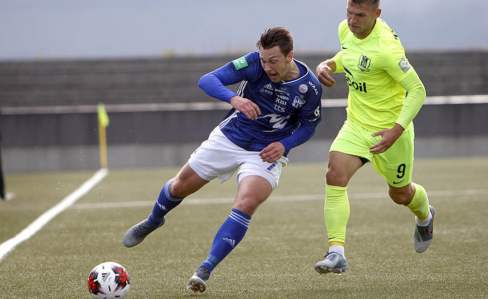 Her sæst Patrik Johannesen í dysti fyri KÍ móti Riterai úr Litava