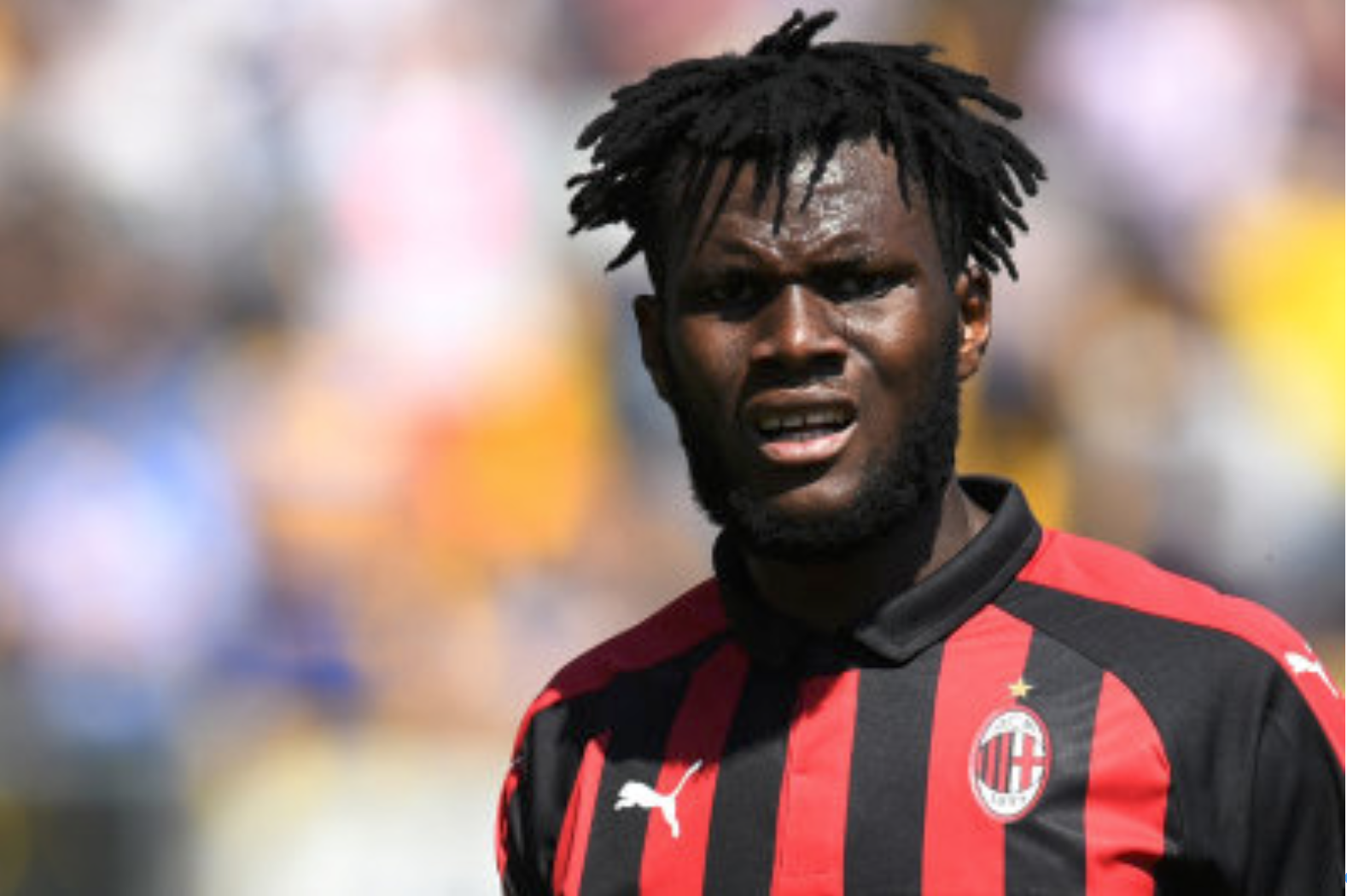 Franck Kessie var annar Milan-leikarin, sum í dystinum mikudagin, Coppa Italia-uppgerðini móti Lazio, var happaður við rasistiskum ókvæmisorðum. - Mynd: Jennifer Lorenzini/Reuters