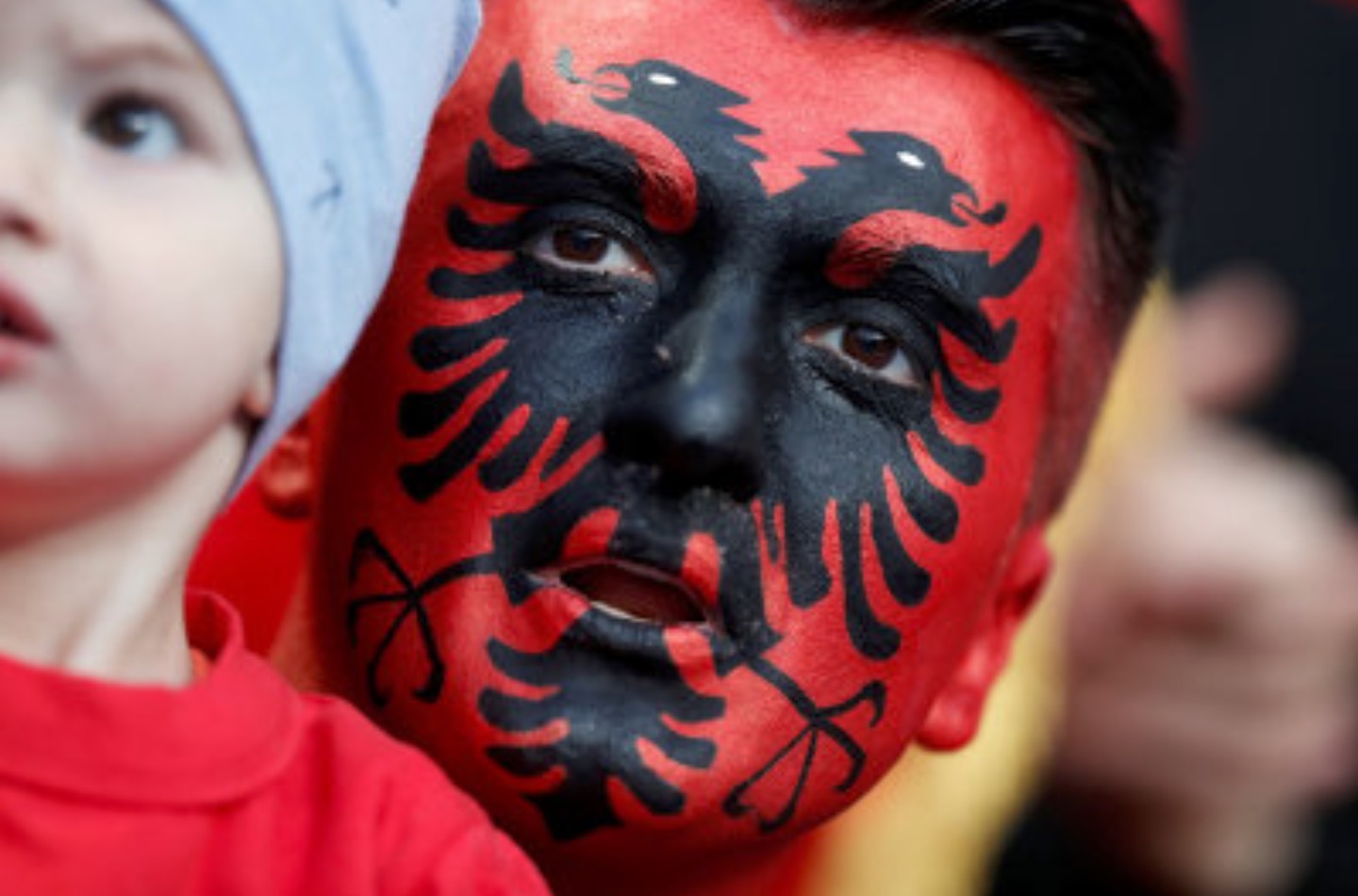 Frankaríki vann dystin í gjár í EM-undankappingini 4-1 ímóti Albania, men fólk fara óiva at minnast dystin fyri, at skeivur tjóðsangur varð spældur (Foto: Christian Hartmann/Reuters)