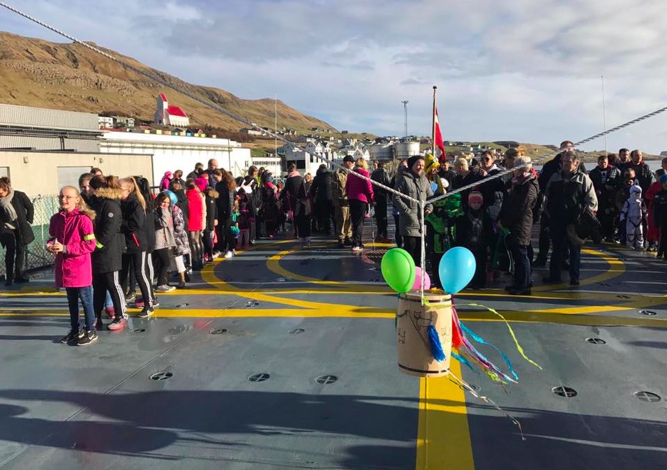 Hendan myndin er frá tunnusláttrinum umborð á einum verjuskipi eitt annað ár