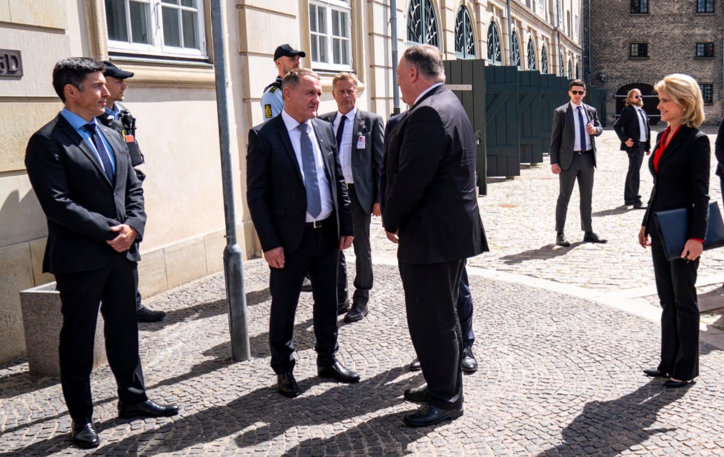 Jenis av Rana og Mike Pompeo