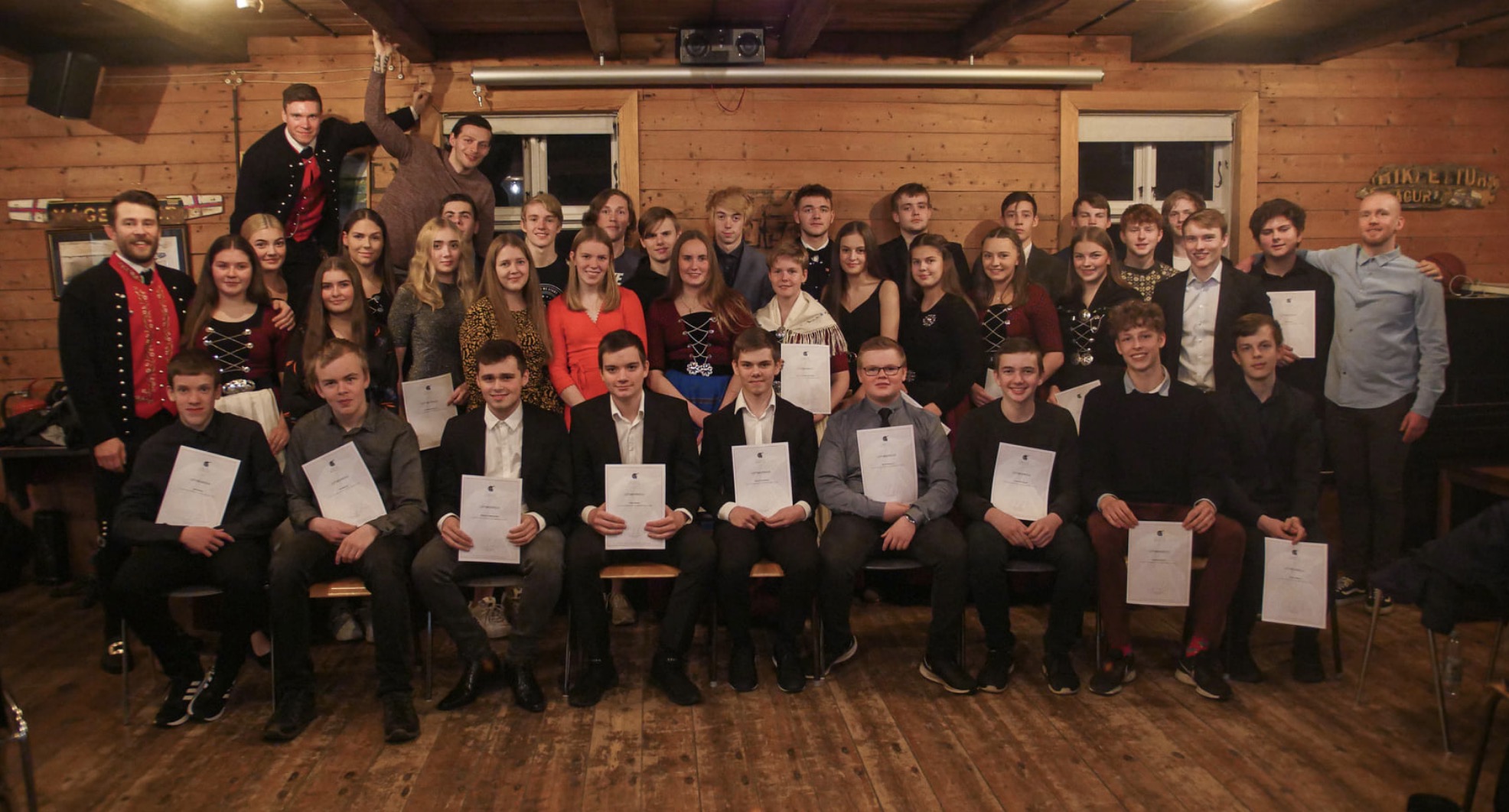 Næmingar frá heystskeiðnum í fjør, sum fingu prógv í desember 2019