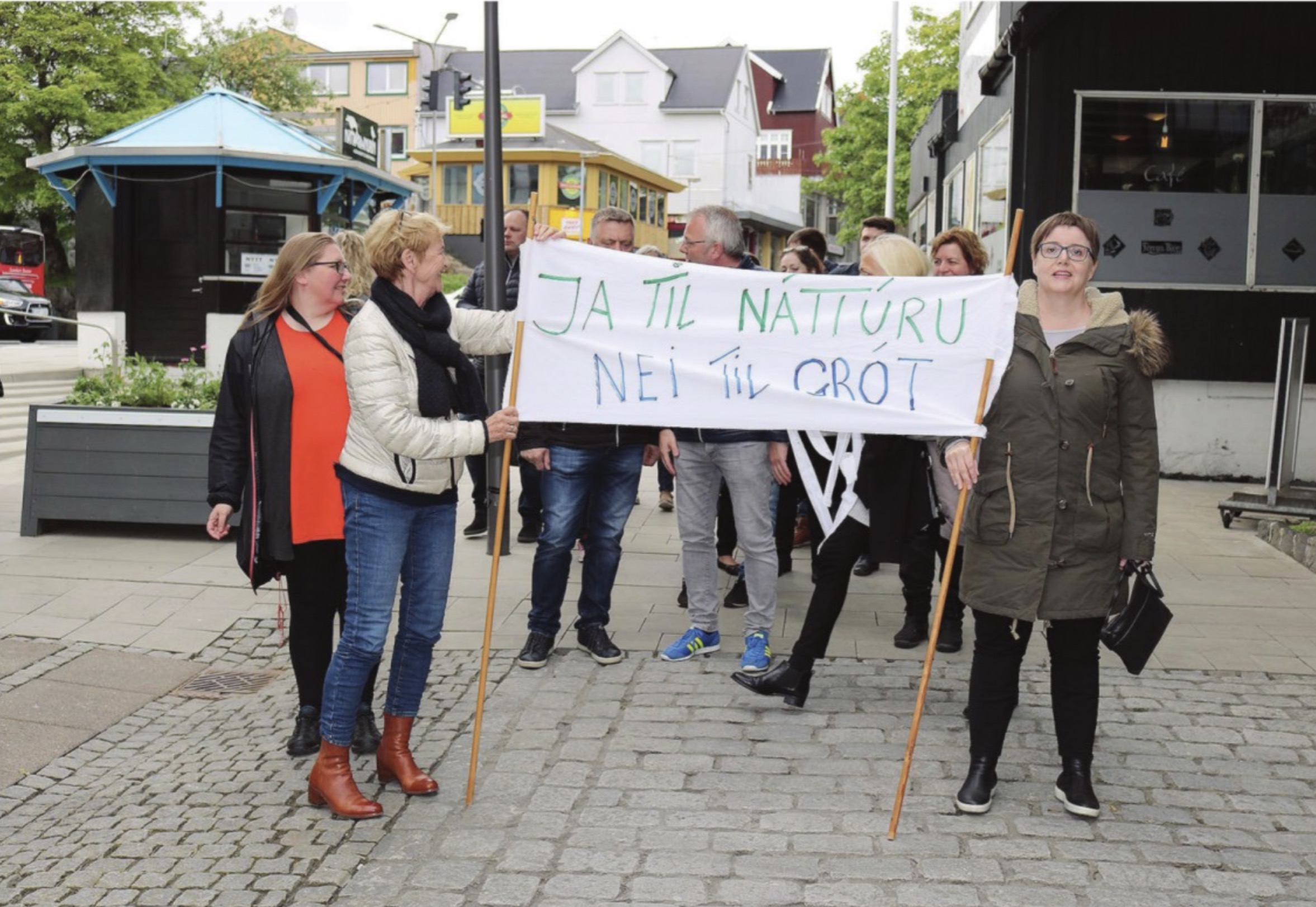 Kaldbaksfólk vísa sína misnøgd, tá býráðsfundur var í Hasvn 20. juni í 2017