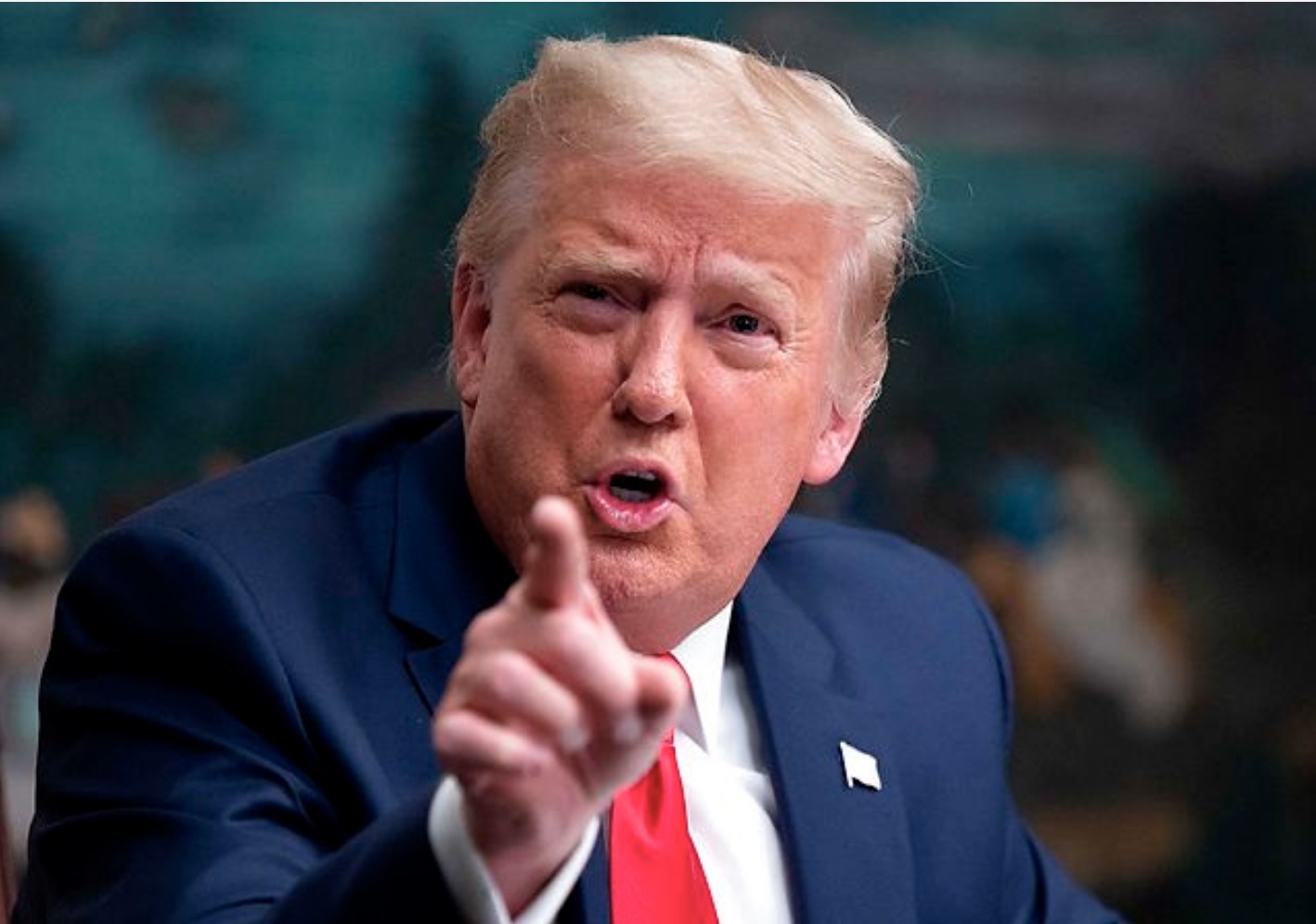 Donald Trump forseti stendur fast við, nú næstan fýra vikur síðani valið, at umfatandi valsvik er framt Foto: Andrew Caballero-Reynolds/AFP/Ritzau Scanpix