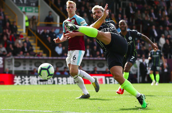 Mynd: (Scanpix) Sergio Aguero leggur Manchester City á odda