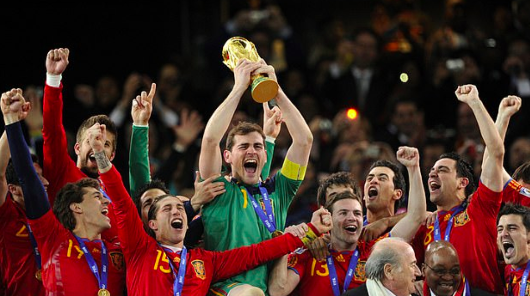 Mynd: (Scanpix) Iker Casillas var liðskipari á spanska landsliðnum, sum í 2010 vann HM. Tað er fyrstu og higartil einastu ferð, at Spania hevur vunnið HM