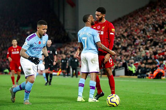 Mynd: (Scanpix) Raheem Sterling og Joe Gomez í hornatøkum