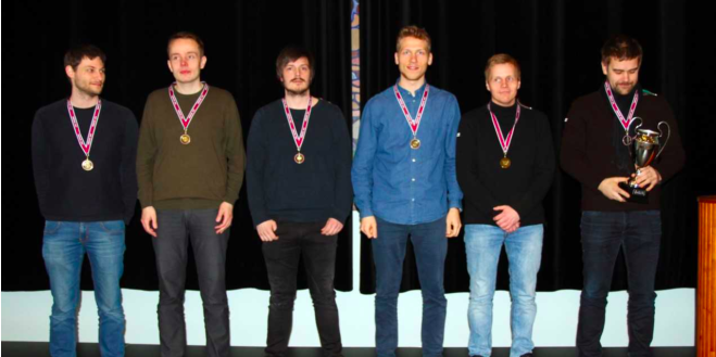 FM-vinnarar 2018 - Havnar Telvingarfelag. F.v. Rógvi Mortensen, Sjúrður Thorsteinsson, Martin Poulsen, Helgi Dam Ziska, Carl Eli Samuelsen og Olaf Berg.