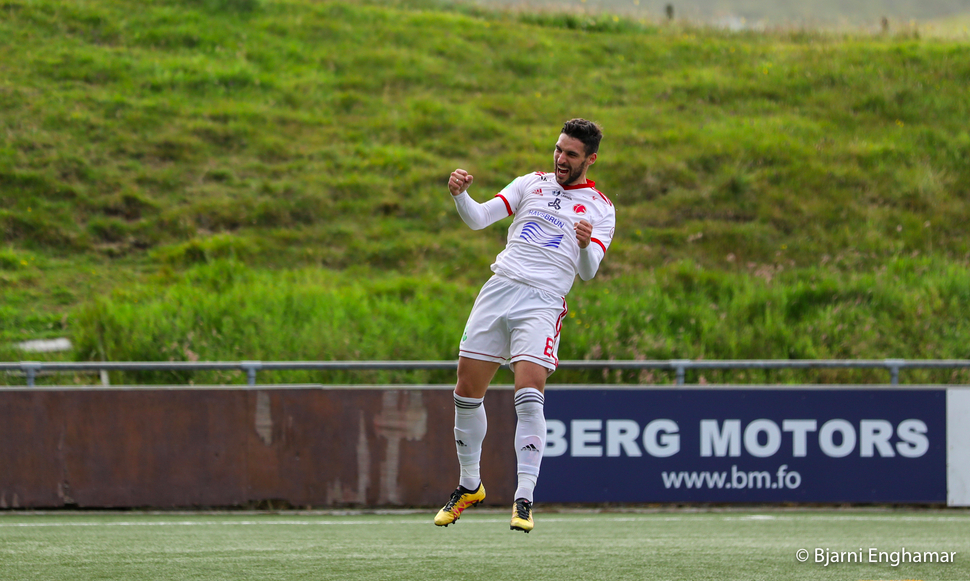 Mynd: (Bjarni Enghamar) Uros Stojanov hevur skorað til 1-0