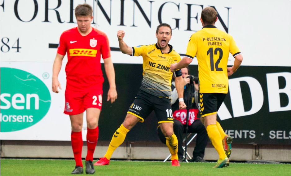 Mynd: (Scanpix) Hallur Hansson hevur skorað til 1-0