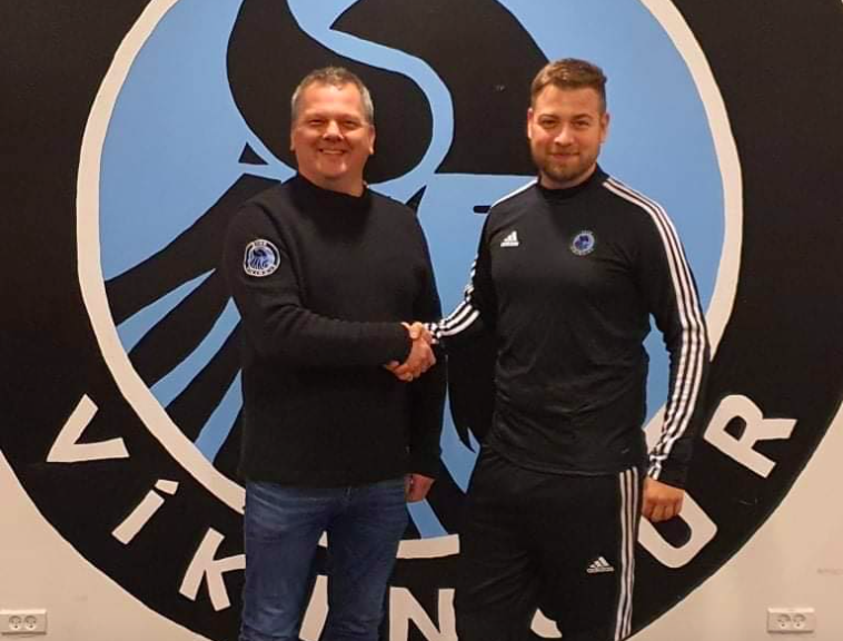 Mynd: (Víkingur/Facebook) Brandur Jacobsen, formaður í Víkingi, og Ólavur Mikkelsen