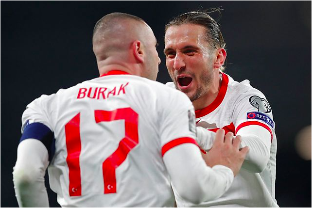 Mynd: (Scanpix) Teir vóru so fegnir, men tað endaði við tveimum spiltum stigum móti Lettlandi