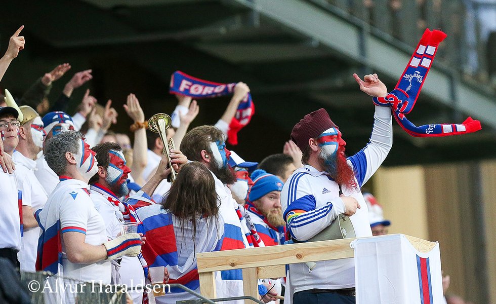 Okkara fantastisku fjepparar, Skansin fara saman við eins fantastisku fjepparunum hjá Skotlandi, The Tartan Army at skipa fyri einum vælgerandi tiltakið fyri Javna