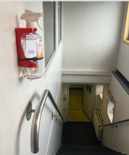 Her er nú høvi at spritta sær hendurnar umborð á Teistanum.