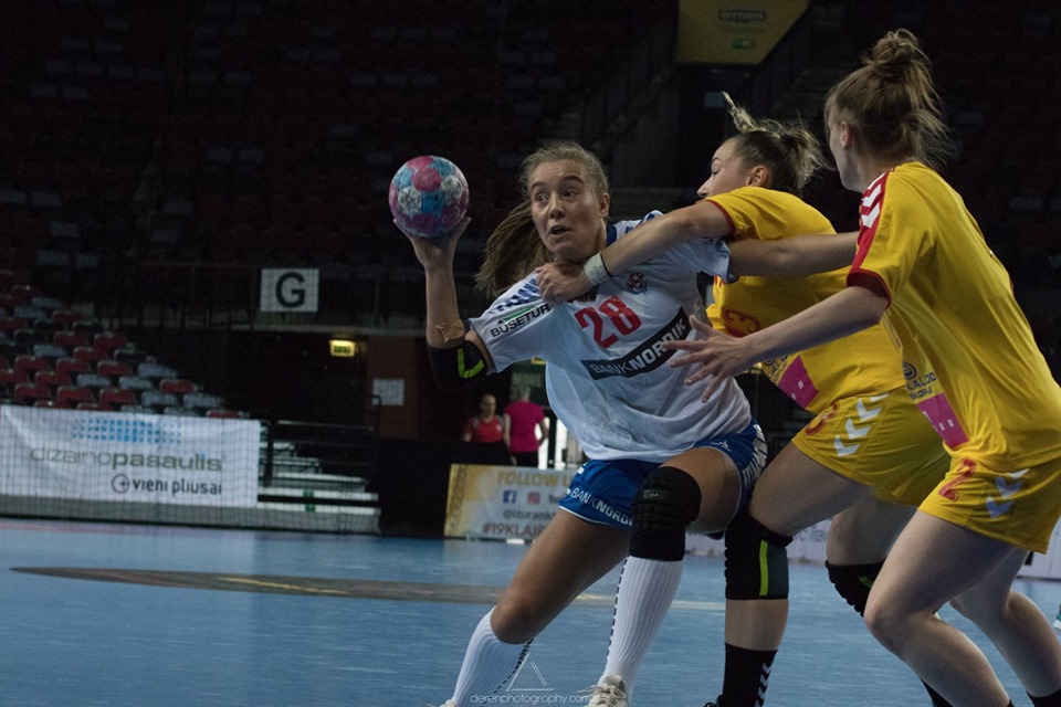 Súna Krossteig Hansen hevur longu spælt fleiri A-landsdystir. Í summar spældi hon við U19-landsliðnum