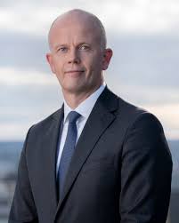 Verjin hjá Tom Hagen, Svein Holden.