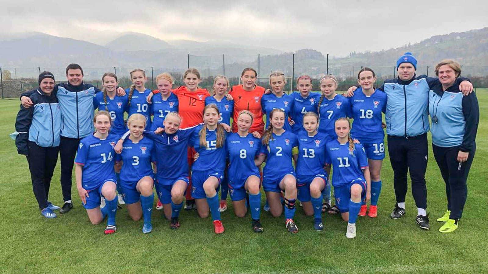 Føroyski U15-hópurin, ið seinastu dagarnar hevur verið í Slovenia og spælt tveir venjingardystir - Mynd: www.FSF.fo