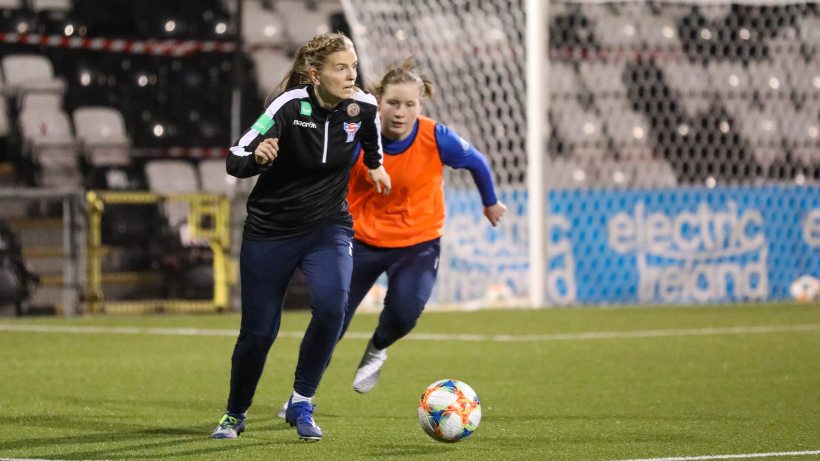 Jacoba Langgaard er ein teirra, ið hevur lokið UEFA B-venjaraútbúgving í ár - Mynd: Bjarni Enghamar