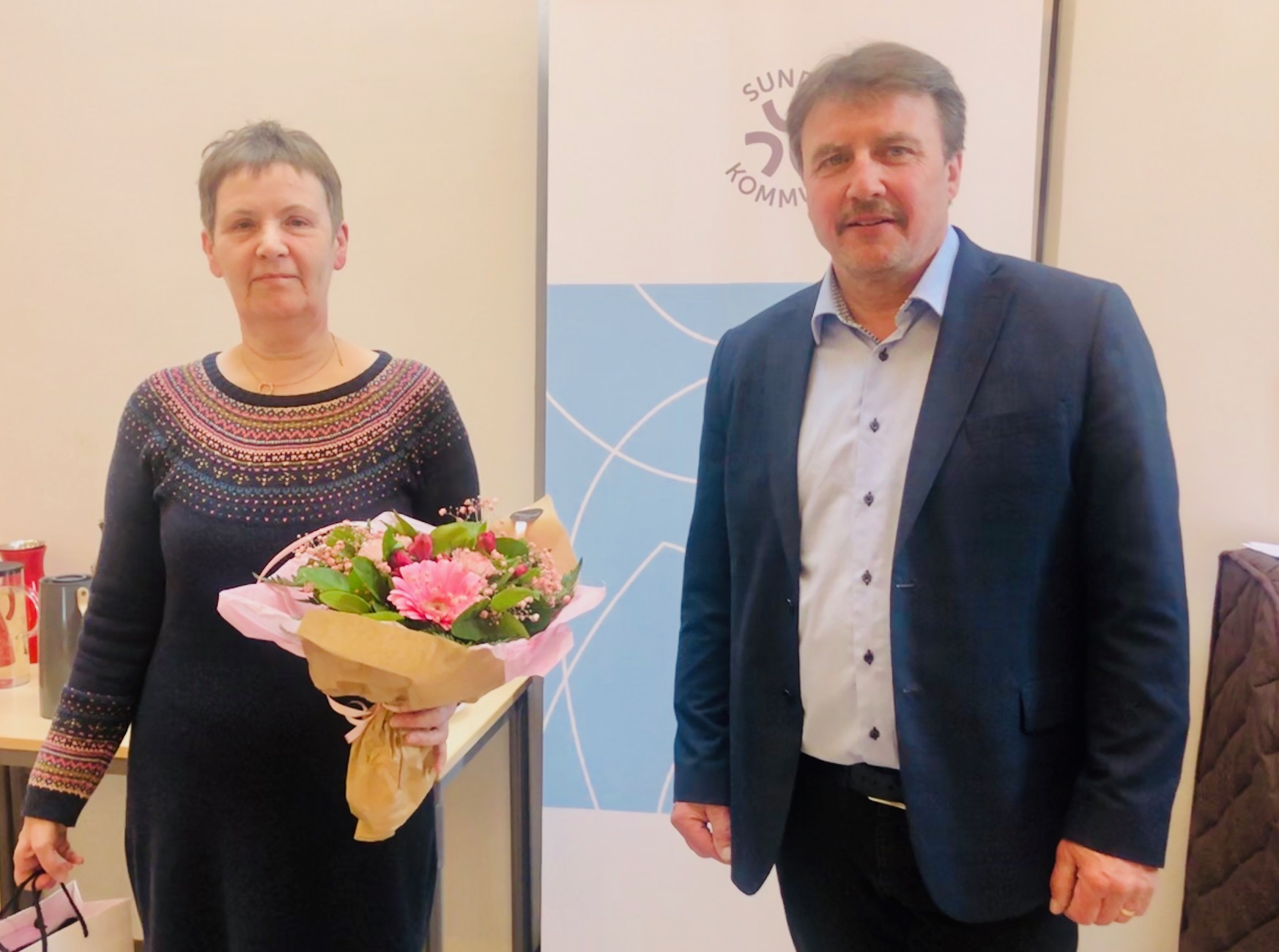 Ragnhild Mørkøre og borgarstjórin í Hósvíkar kommunu (Myndir og tekstur: Hósvíkar kommuna)